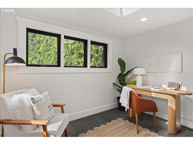 1710 Sw BROADWAY Dr, Portland, OR 97201