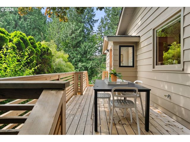 1710 Sw BROADWAY Dr, Portland, OR 97201