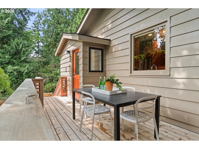 1710 Sw BROADWAY Dr, Portland, OR 97201