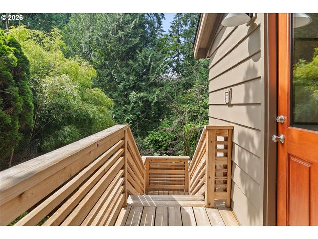 1710 Sw BROADWAY Dr, Portland, OR 97201