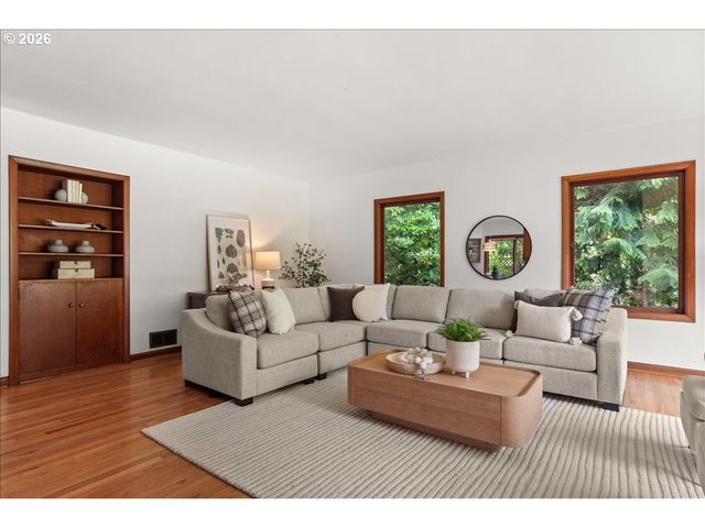 1710 Sw BROADWAY Dr, Portland, OR 97201