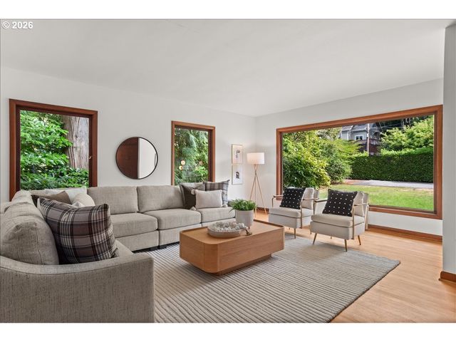 1710 Sw BROADWAY Dr, Portland, OR 97201