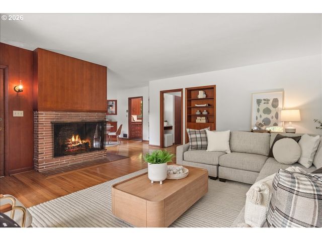 1710 Sw BROADWAY Dr, Portland, OR 97201