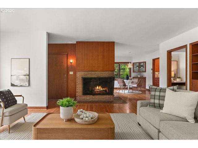 1710 Sw BROADWAY Dr, Portland, OR 97201