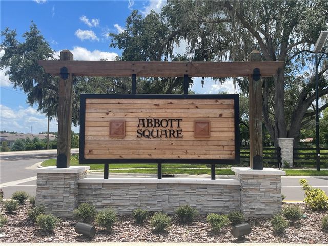 36544 SMITHFIELD LN, Zephyrhills, FL 33541