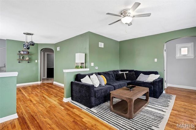 3621 Watson Road, St Louis, MO 63109