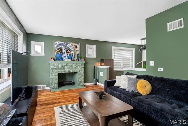 3621 Watson Road, St Louis, MO 63109