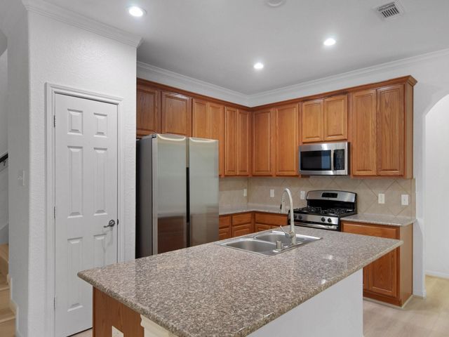 22 Pine Needle, The Woodlands, TX 77382