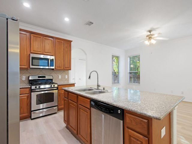 22 Pine Needle, The Woodlands, TX 77382