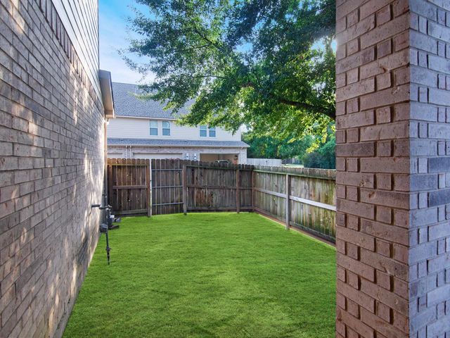 22 Pine Needle, The Woodlands, TX 77382
