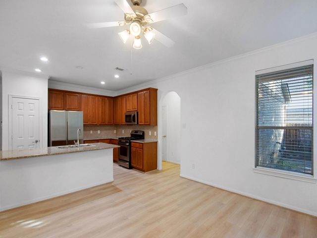 22 Pine Needle, The Woodlands, TX 77382