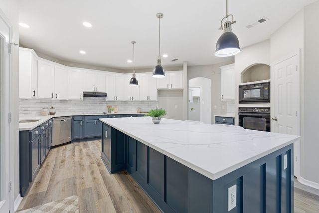 7000 Winthorp Drive, Arlington, TX 76001
