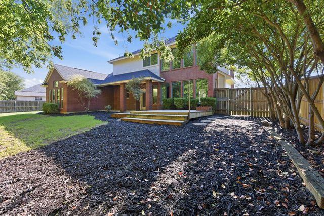 7000 Winthorp Drive, Arlington, TX 76001