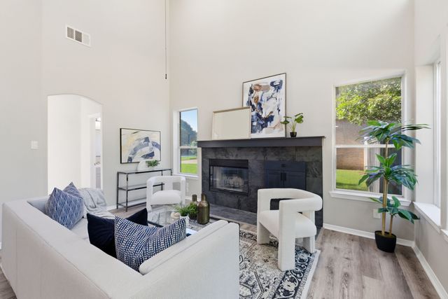 7000 Winthorp Drive, Arlington, TX 76001