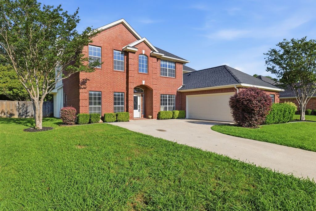 7000 Winthorp Drive, Arlington, TX 76001