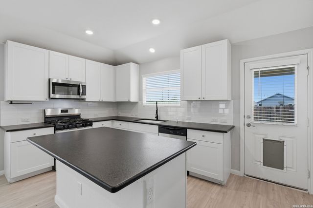 12043 PEWEE, San Antonio, TX 78221