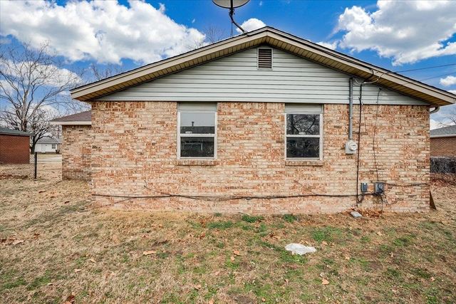 1607 E Del Mar St, Wichita, KS 67216