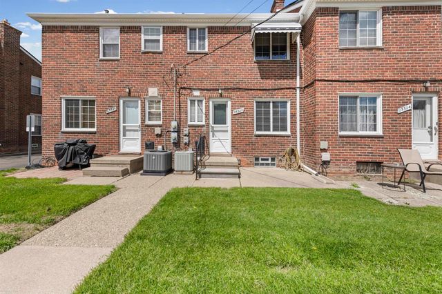 23322 Edsel Ford Court, Saint Clair Shores, MI 48080