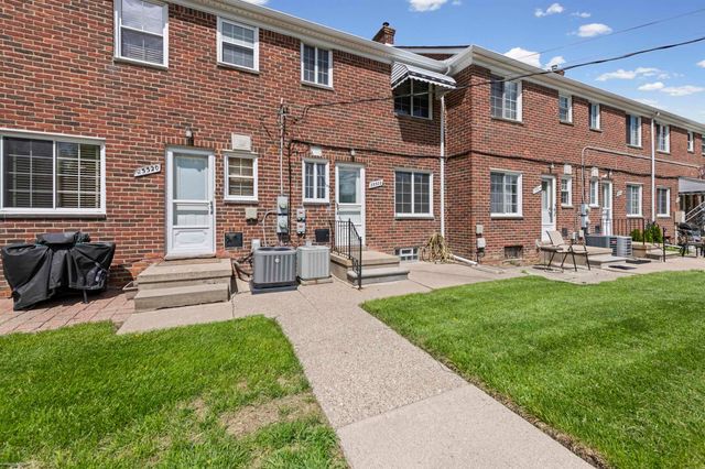 23322 Edsel Ford Court, Saint Clair Shores, MI 48080
