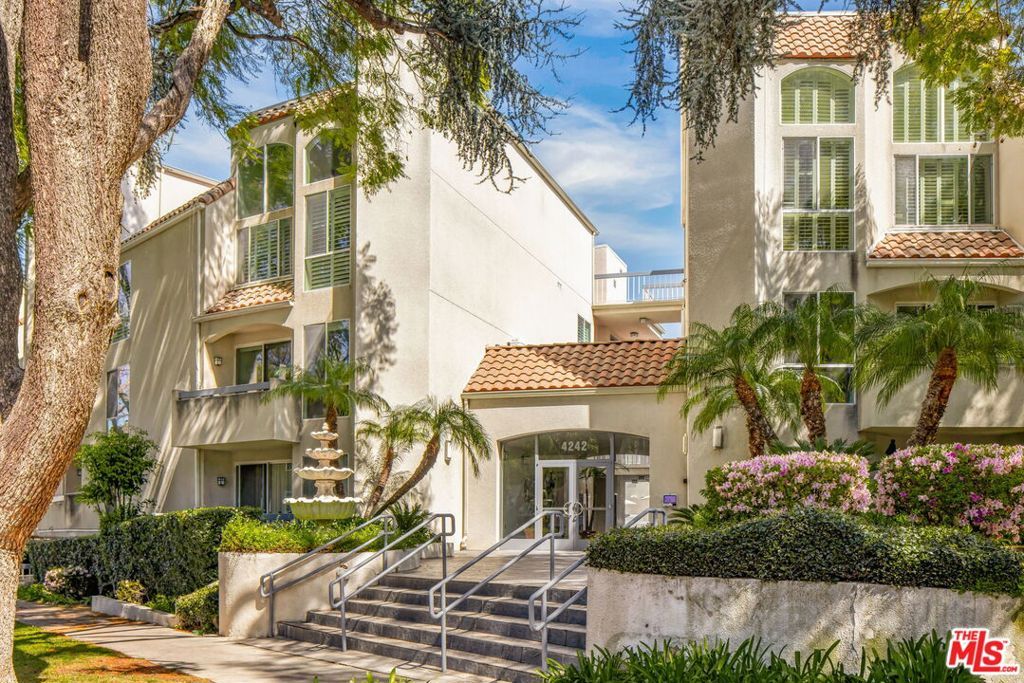 Image 1 of property listing at 4242 Stansbury Avenue 116, Sherman Oaks, CA 91423