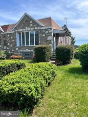 3013 WELSH ROAD, Philadelphia, PA 19136