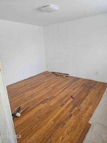 629 Hoosick Road, Brunswick, NY 12180