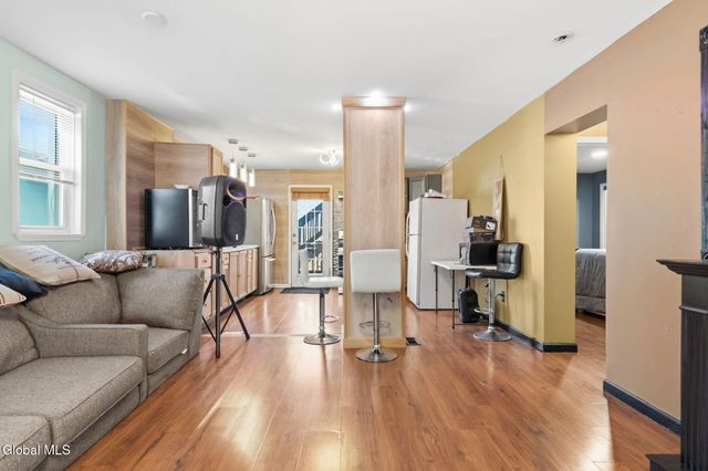 629 Hoosick Road, Brunswick, NY 12180