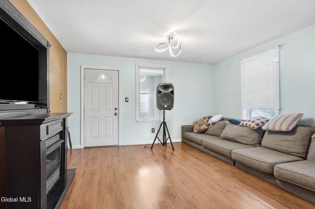 629 Hoosick Road, Brunswick, NY 12180