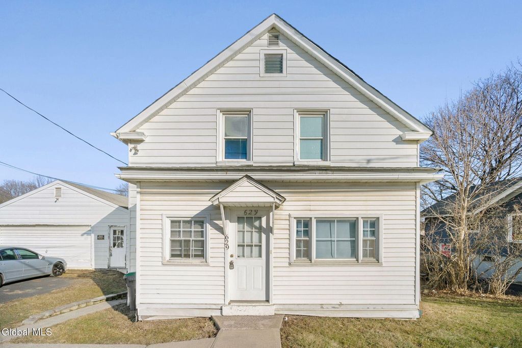 629 Hoosick Road, Brunswick, NY 12180