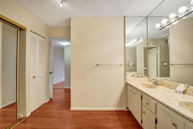 2802 N 46th Avenue B620, Hollywood, FL 33021