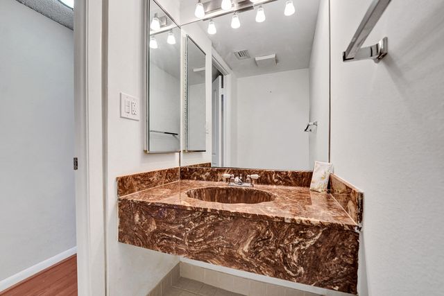 2802 N 46th Avenue B620, Hollywood, FL 33021