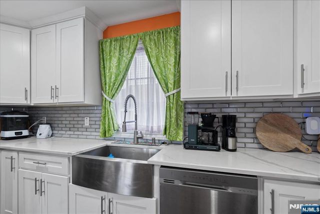 86 Hillman Drive, Elmwood Park, NJ 07407