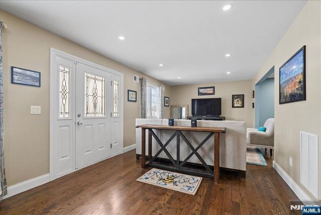 86 Hillman Drive, Elmwood Park, NJ 07407