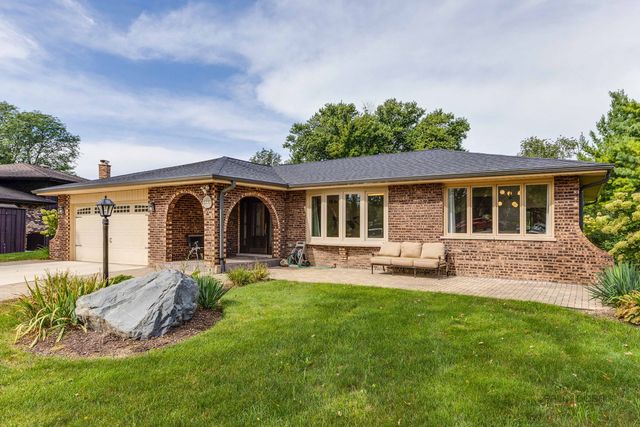 11230 Joyce Lane, Willow Springs, IL 60480