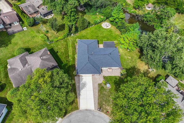 11230 Joyce Lane, Willow Springs, IL 60480