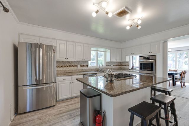 11230 Joyce Lane, Willow Springs, IL 60480