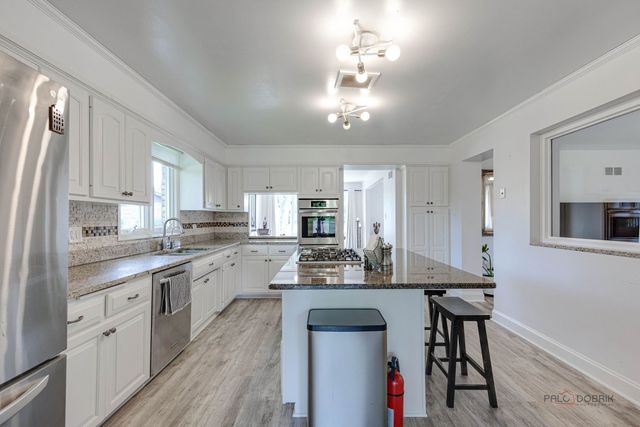 11230 Joyce Lane, Willow Springs, IL 60480