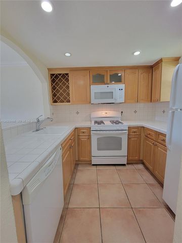 6707 N Kendall Drive 107, Pinecrest, FL 33156