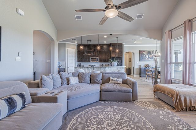 157 Summer Meadow, La Vernia, TX 78121