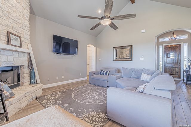 157 Summer Meadow, La Vernia, TX 78121