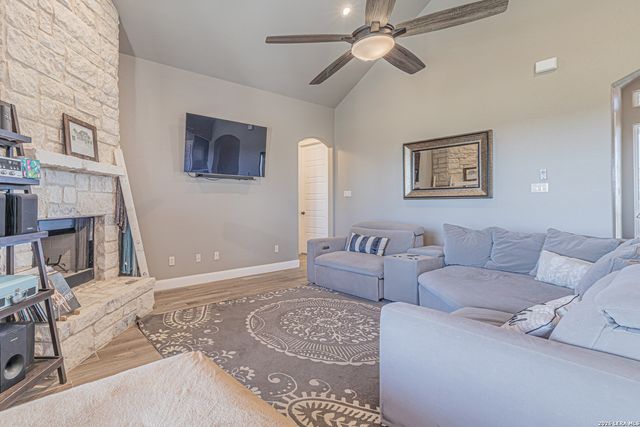 157 Summer Meadow, La Vernia, TX 78121