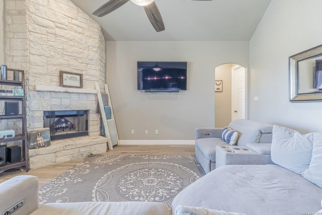 157 Summer Meadow, La Vernia, TX 78121