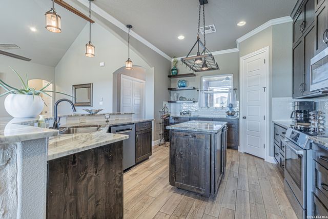 157 Summer Meadow, La Vernia, TX 78121