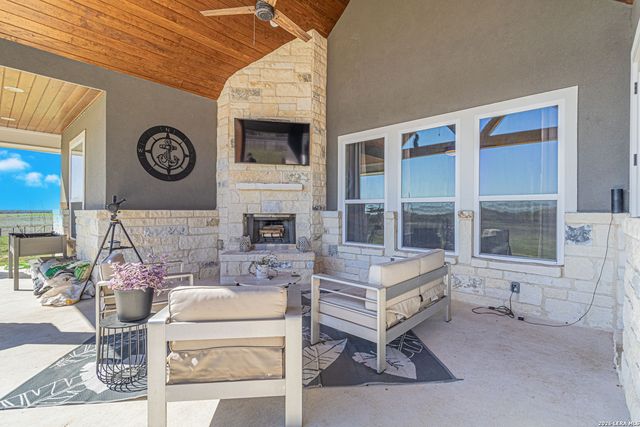 157 Summer Meadow, La Vernia, TX 78121