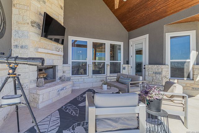 157 Summer Meadow, La Vernia, TX 78121