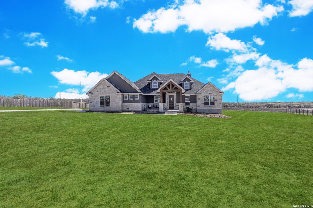 157 Summer Meadow, La Vernia, TX 78121