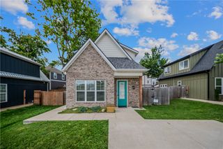 3026 W Old Farmington Road, Fayetteville, AR 72704
