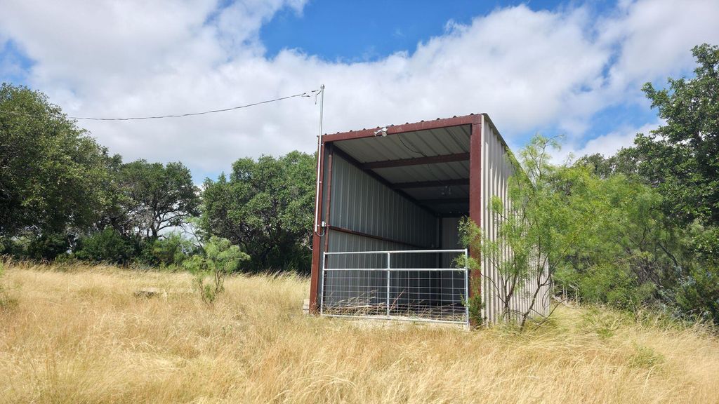 Image 24 of property listing at 000 Cr 300, Eldorado, TX 76936