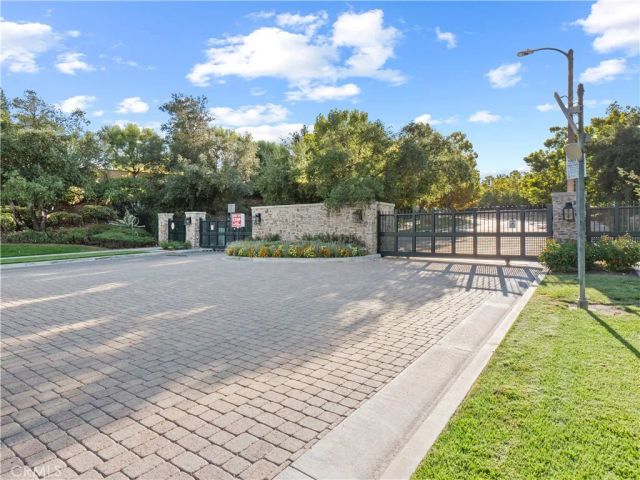 25679 Smoketree, Valencia, CA 91381