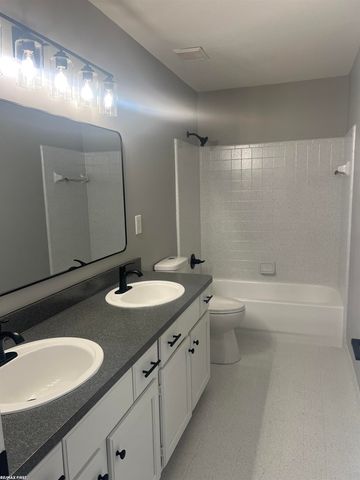 32070 Oakcrest Drive, Chesterfield Twp, MI 48047